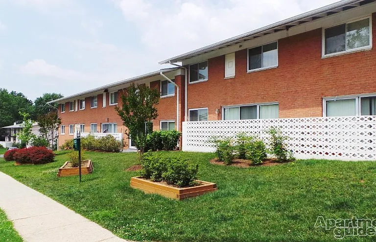 Round Hill Apartments of Chevy Chase — Photo 22