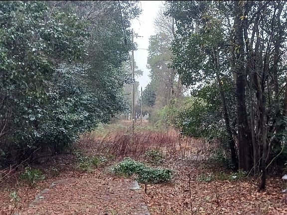 3rd image of 730 Shaw Rd