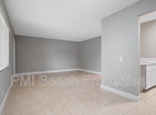 516 Meadows Cir, Boynton Beach, FL 33436