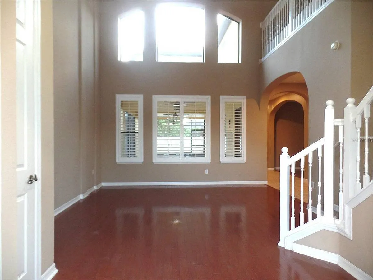 4 bed, 2.5 bath, 2737 sqft, $2,800 — Photo 2