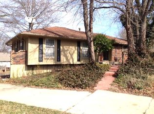 17800 E Whitney Ct, Independence, MO 64057