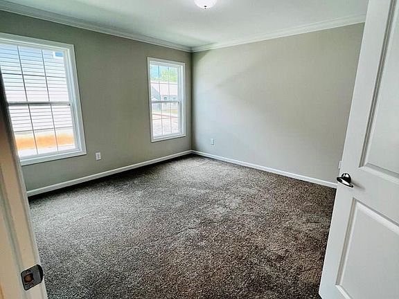 5th image of 602 Emanuel St