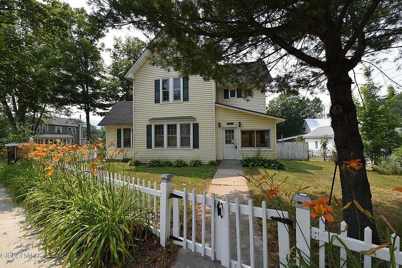 2nd image of 209 Lake Avenue
