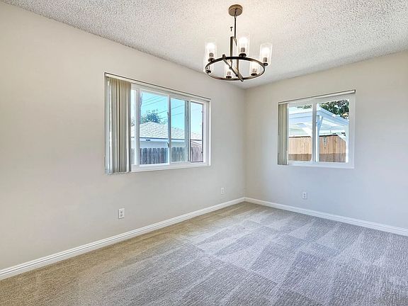 5th image of 4954 Chaucer Ave