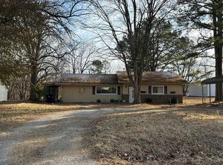 370 N 2nd St, Albion, IL
