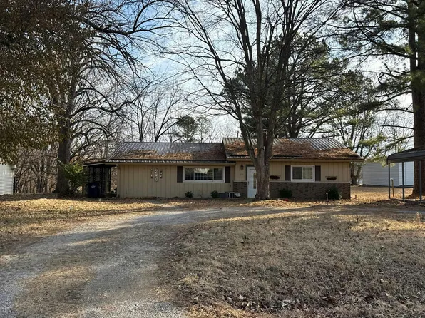 370 N 2nd St, Albion, IL 62806