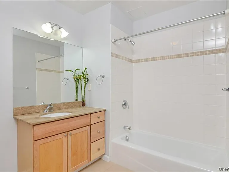 543 Main St #402 — Photo 12