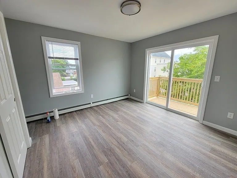 82 Yorkshire St #2 — Photo 6