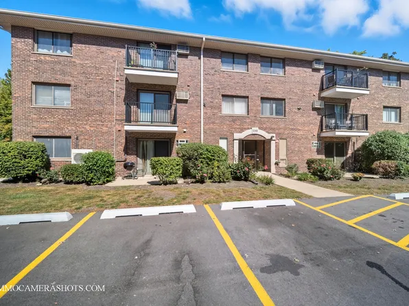 1240 S Lorraine Rd APT 2D, Wheaton, IL 60189