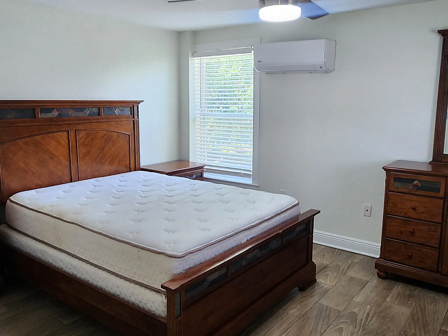 1147 E McDonald Ave — Photo 4