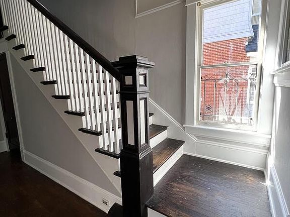 4th image of 2350 College St #A
