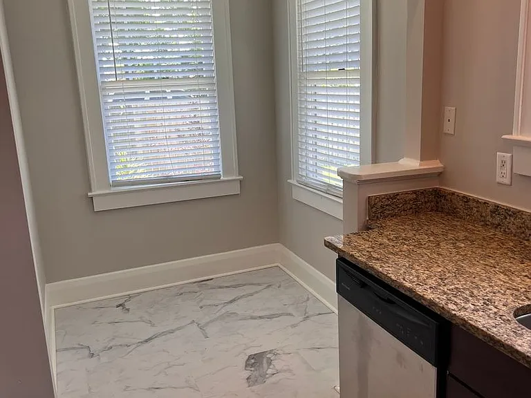 2404 N Morgan St — Photo 12