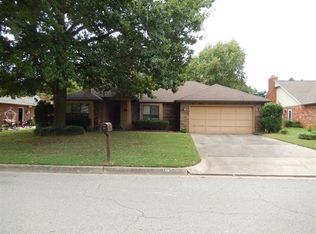 1561 E Thornhill Dr, Fayetteville, AR 72703