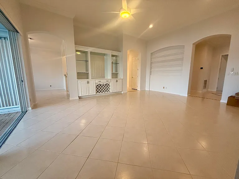 9041 Bay Harbour Cir — Photo 7