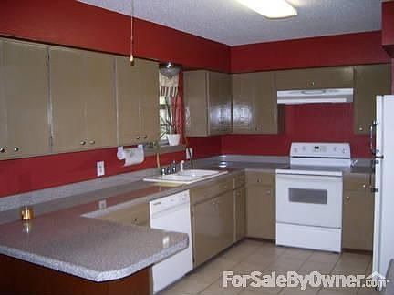 Kitchen : New Countertops and paint, with Dishwasher, Icebox and Stove included.