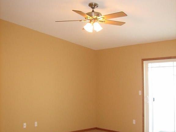 4th image of 2120 Pembrooke Dr