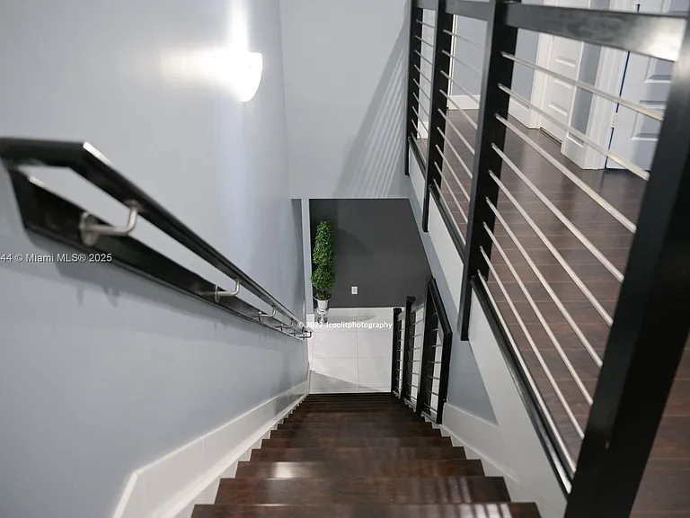 7962 NW 105th Ct — Photo 3