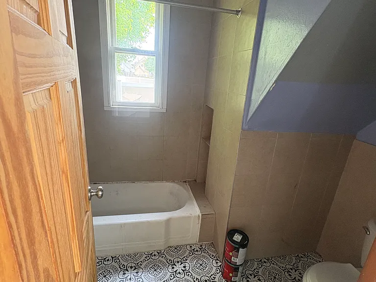 165 Gibson St #2 — Photo 5