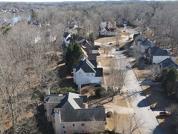 4th image of 6876 Glen Cove Ln