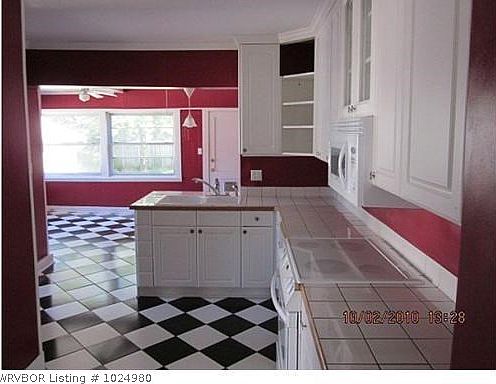 2nd image of 47 Hiland St