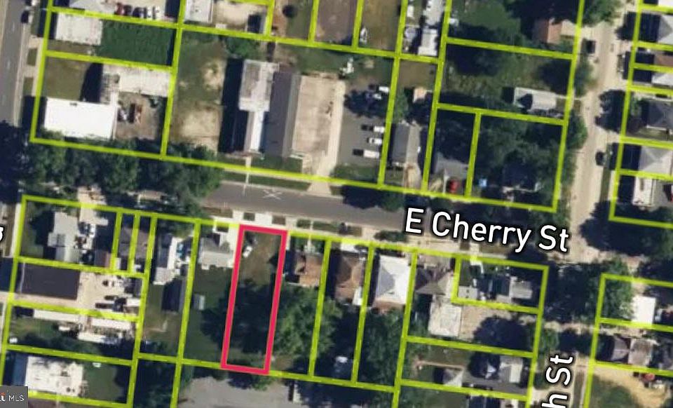 2nd image of 521 E Cherry St