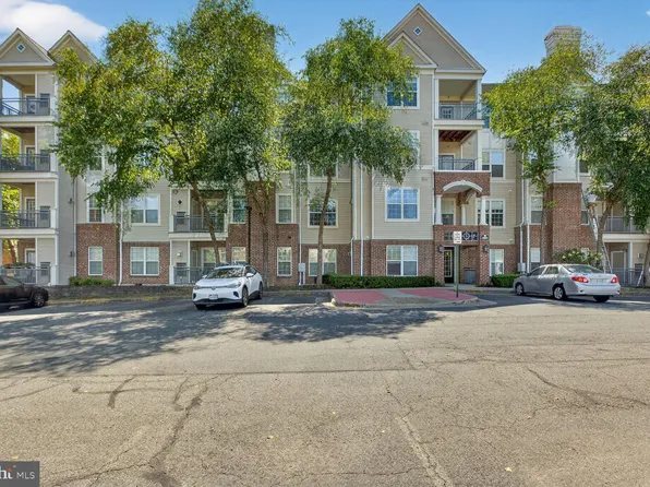 3021 Nicosh Cir Unit 1108, Falls Church, VA 22042