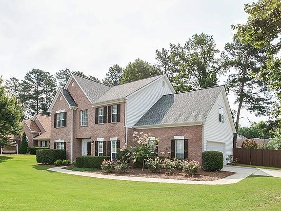 3rd image of 915 Oak Bluff Ct