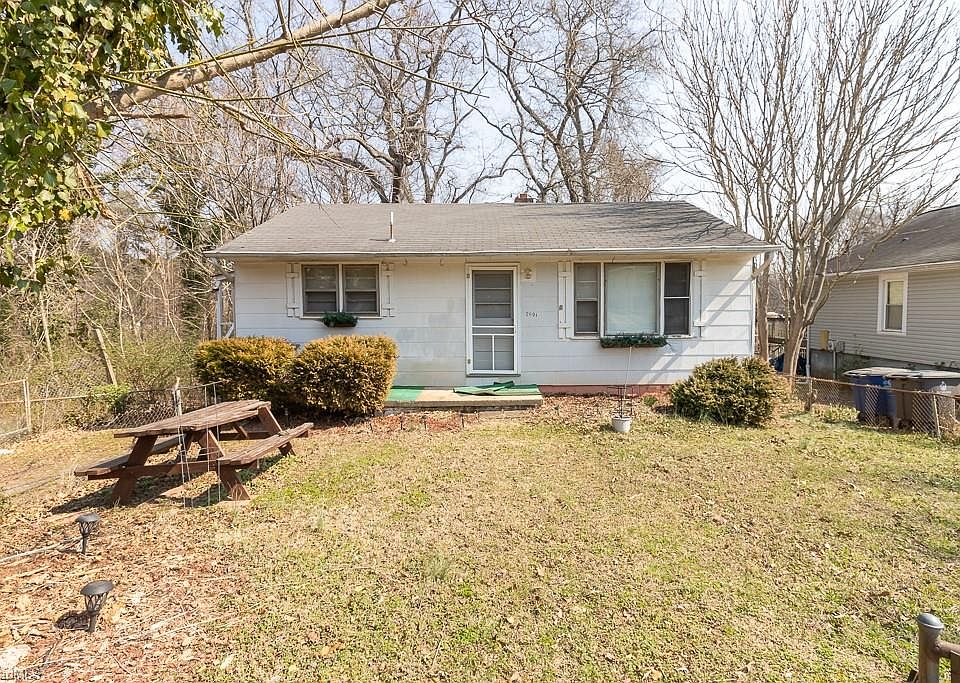 1st image of 2601 Carlyle St