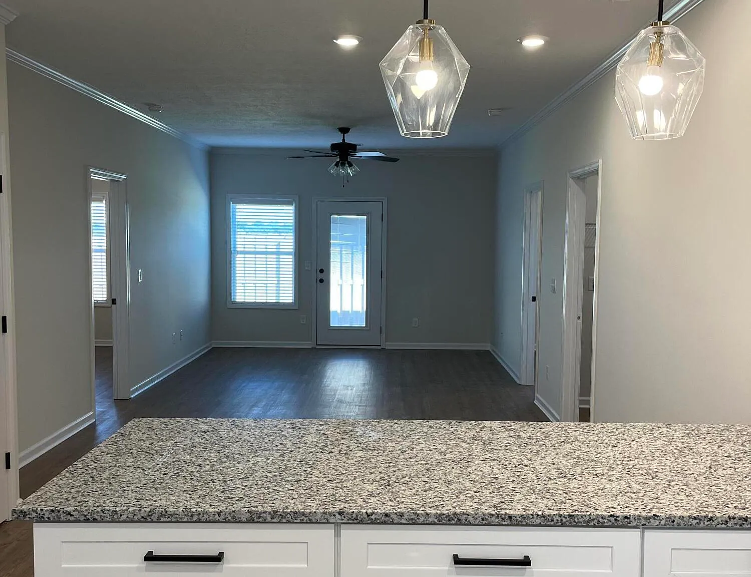 3 bed, 2.0 bath, 1284 sqft, $1,650 — Photo 4