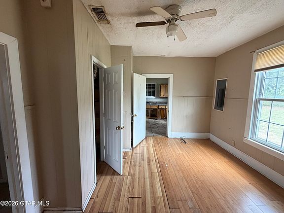 4th image of 1615 4th Ave S