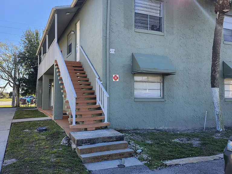 736 Michigan Ct #4 — Photo 6