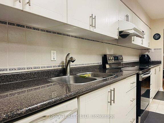 2nd image of 40 Chichester Pl #203