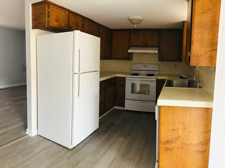 968 Cyndi Cir #B — Photo 7