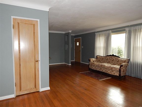 3rd image of 24 Lincord Dr