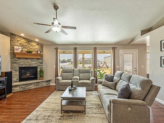 5th image of 4364 N Rose Springs Rd W