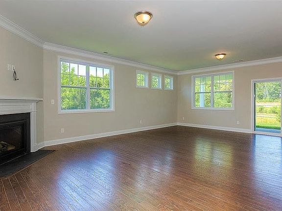 3rd image of 136 Chase Water Dr