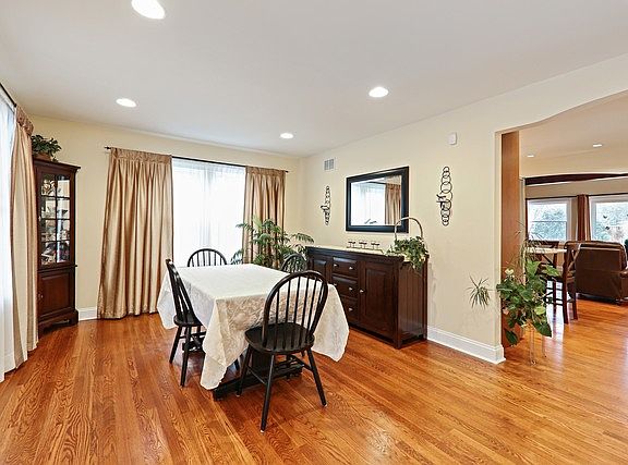 3rd image of 409 N Warwick Ave