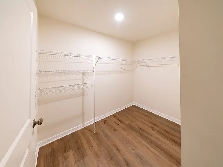1828 Grand Ridge St S — Photo 12