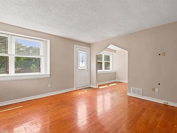 4th image of 22 Ramore St