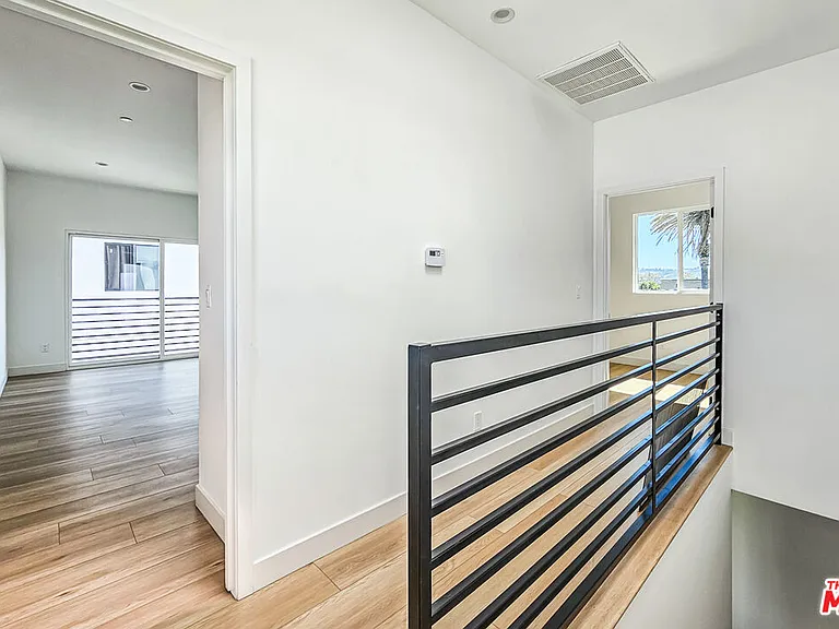 1921 Carmona Ave — Photo 14