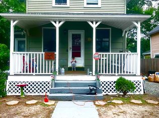 15 Wilcox St, Warwick, RI 02889