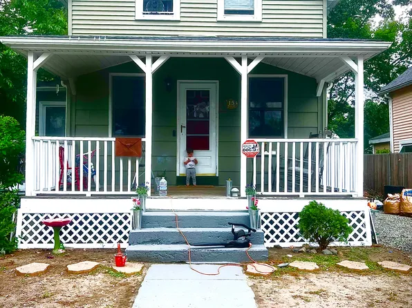 15 Wilcox St, Warwick, RI 02889