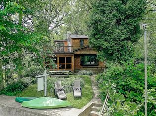 6521 N Sunny Point Rd, Milwaukee, WI 53217