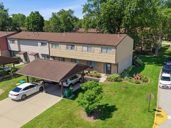 490 Tahoe Circle Dr, Wheeling, IL 60090