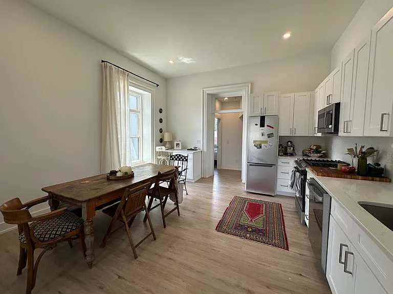 231 W Johnson Street — Photo 17