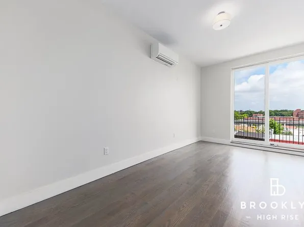 1692 Pacific Street image 10 of 18