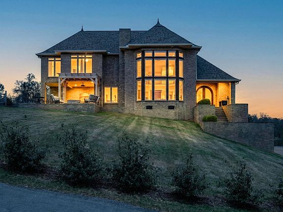 3rd image of 501 River Trace Dr