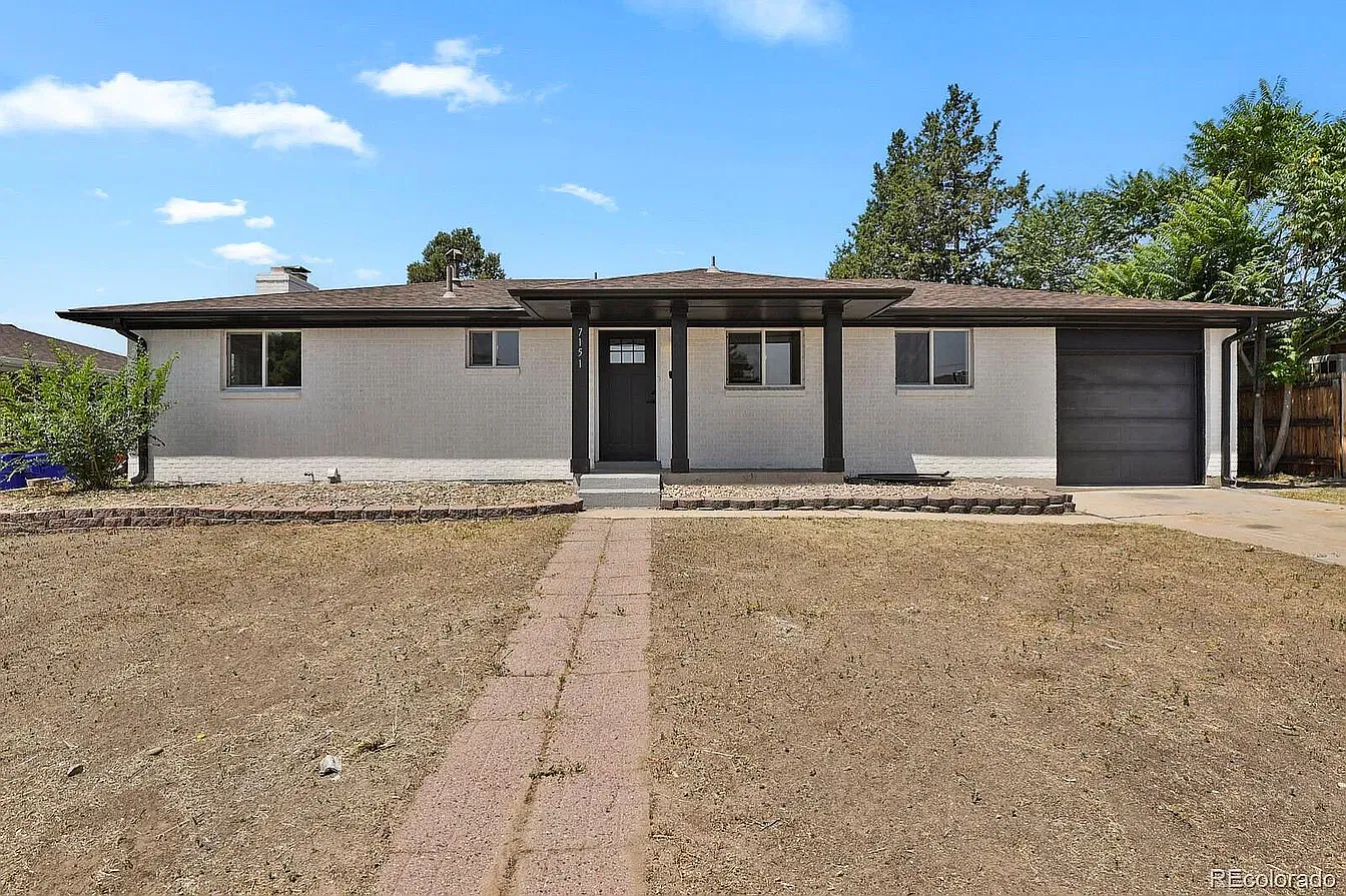 3 bed, 2430 sqft, $3,170 — Photo 2