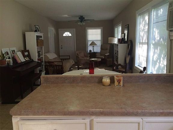 3rd image of 1001 Live Oak St