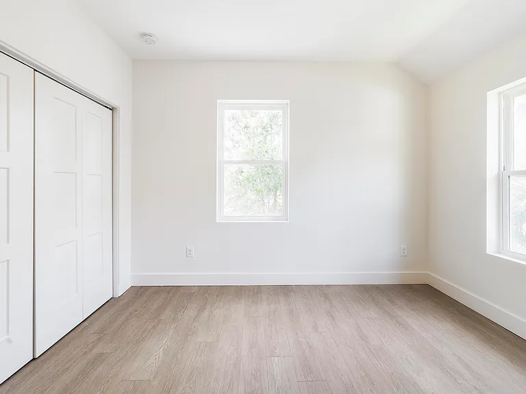 962 Alexander St — Photo 30